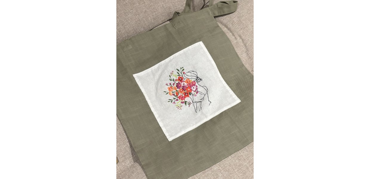 Pige med blomster