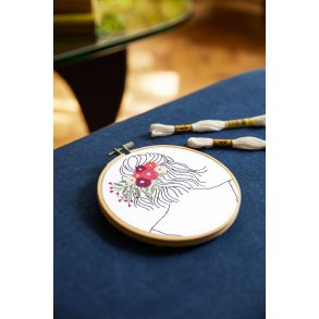 DMC Pige med blomster i h�ret