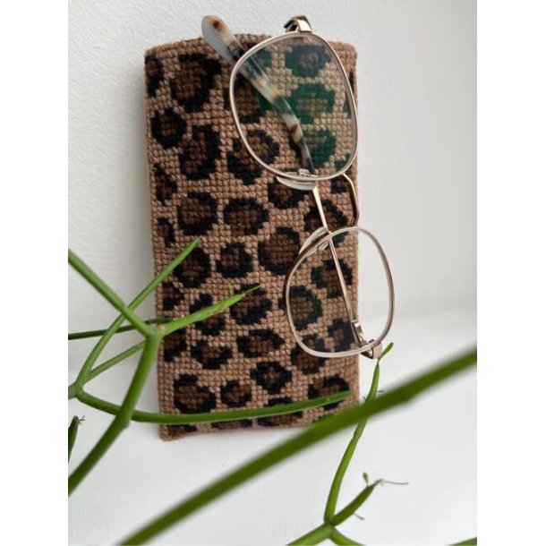 See the leopard brilleetui